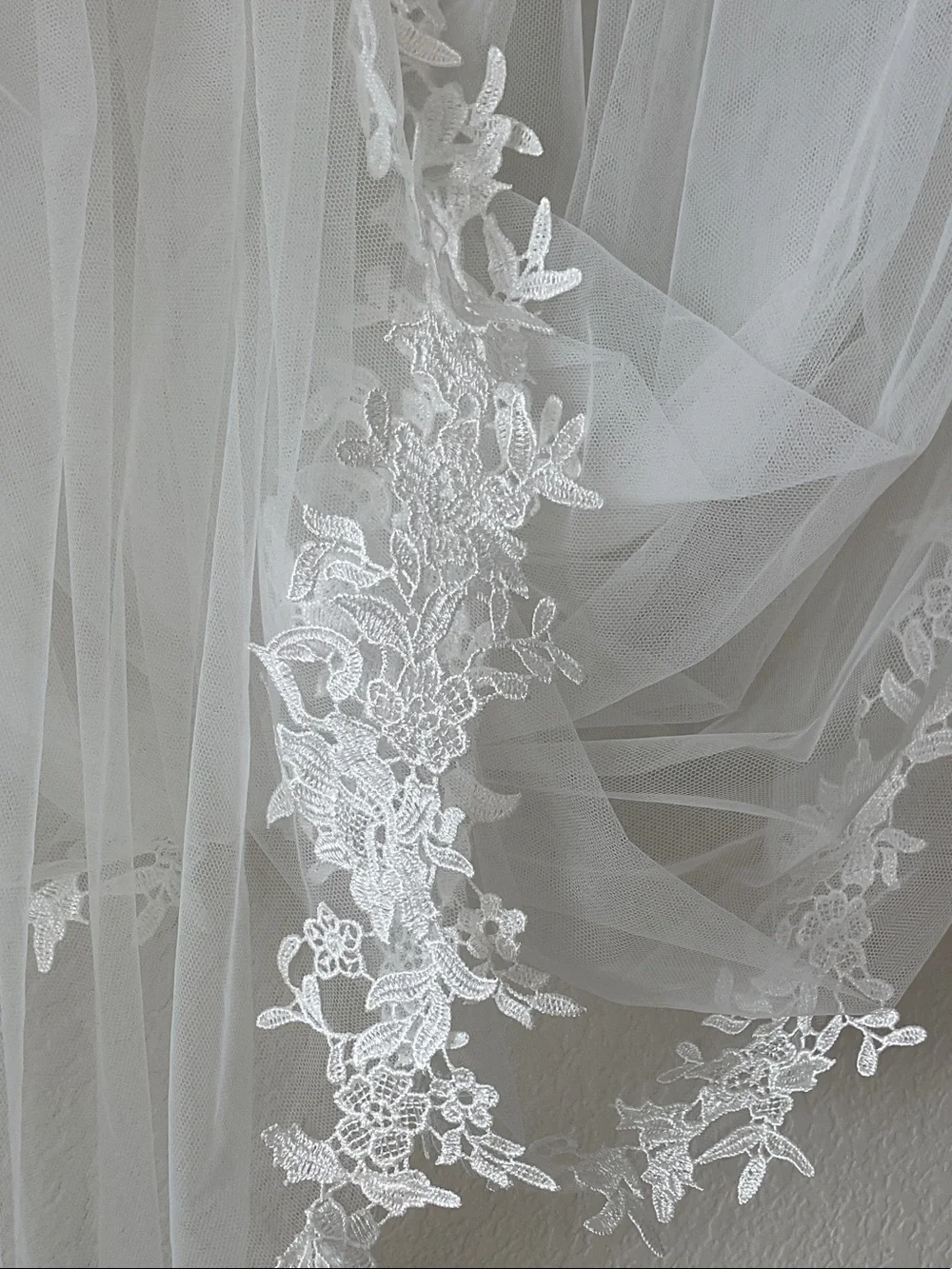 Stunning 2-Tier Lace-Trim Chapel / Cathedral Bridal Veil with Floral Appliqué